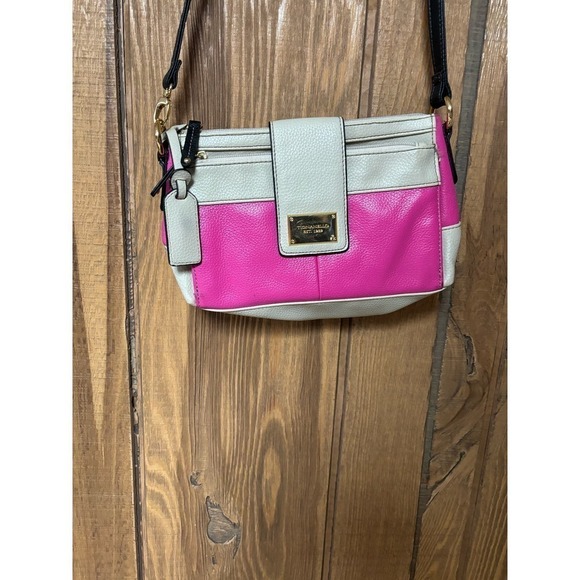 Tignanello pink and beige crossbody leather purse with plenty of storage pockets - Picture 2 of 10